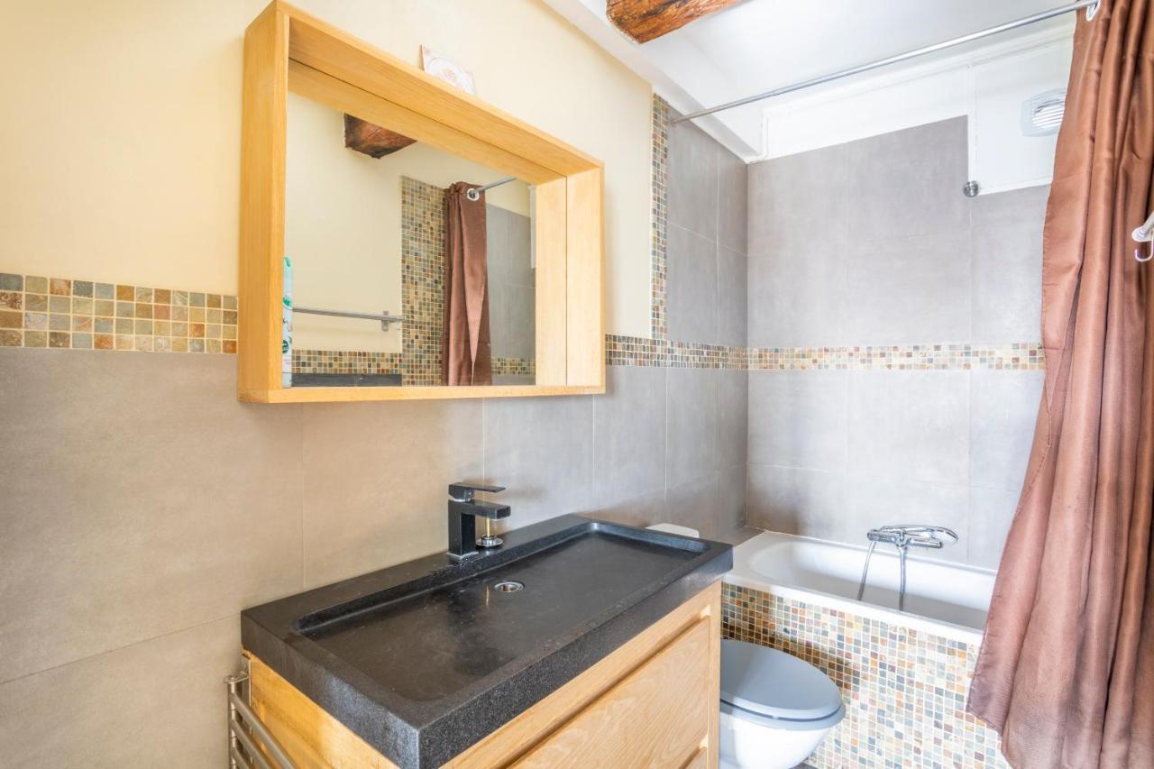 Hostel Ambassade Bretonne Vieux-Port Марсель Экстерьер фото
