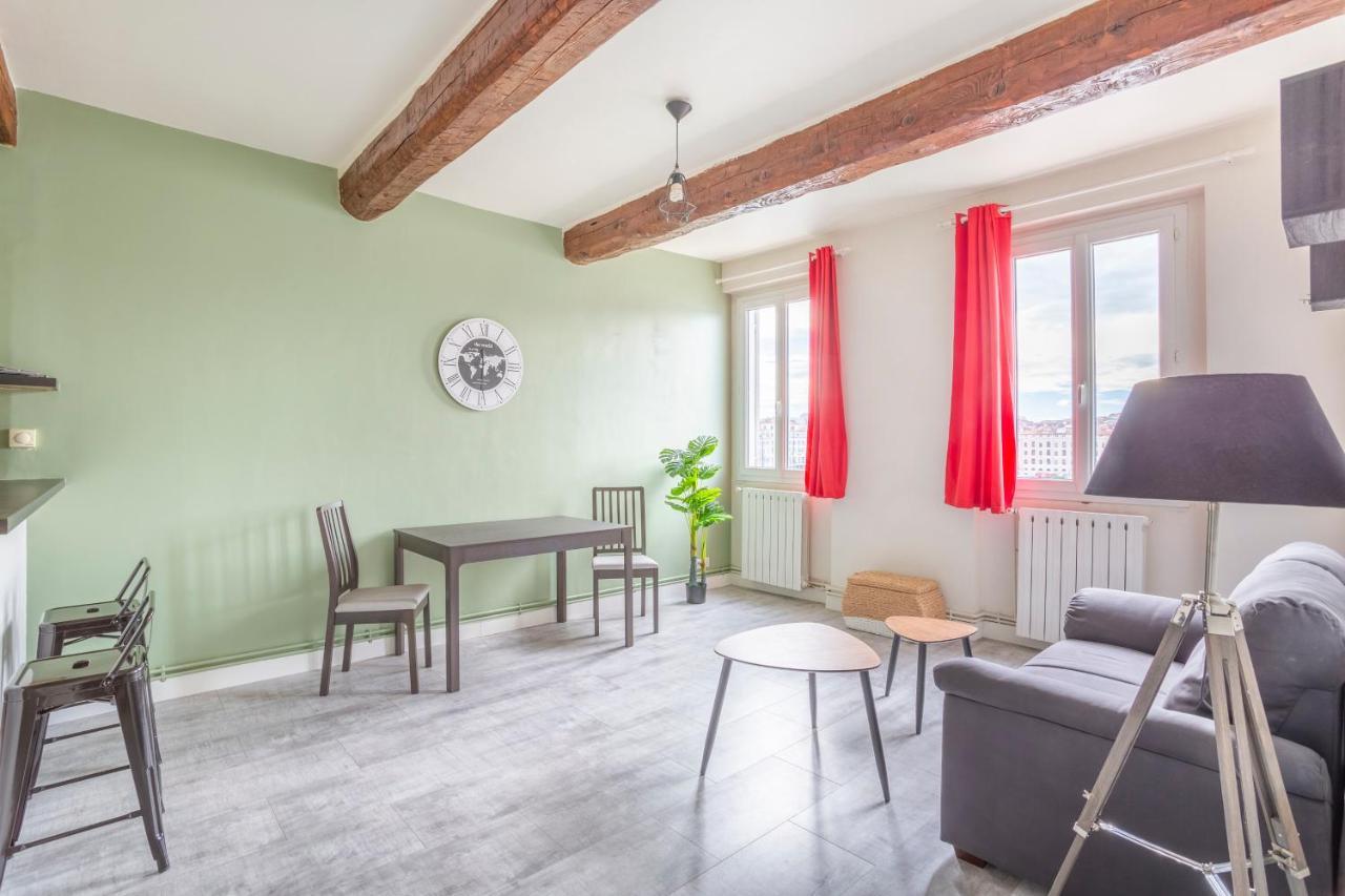 Hostel Ambassade Bretonne Vieux-Port Марсель Экстерьер фото