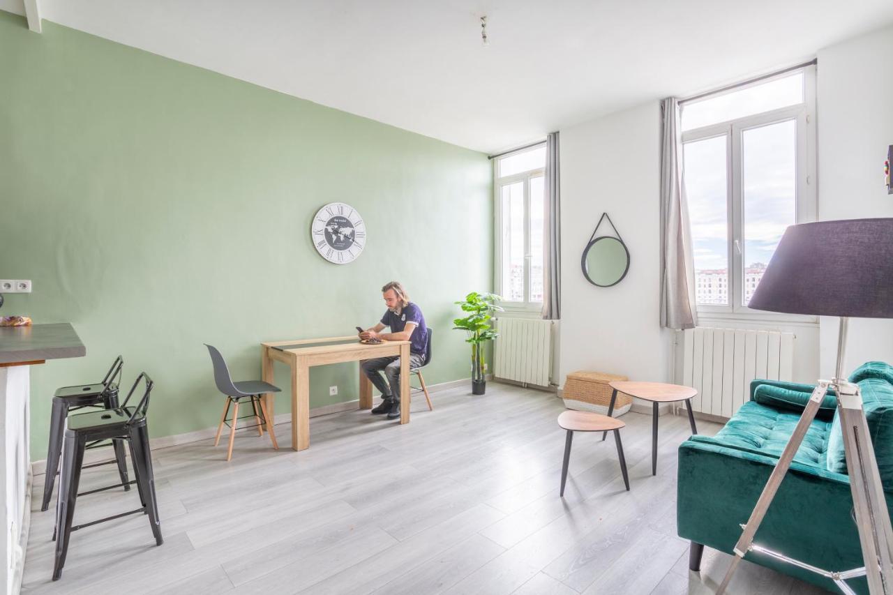 Hostel Ambassade Bretonne Vieux-Port Марсель Экстерьер фото
